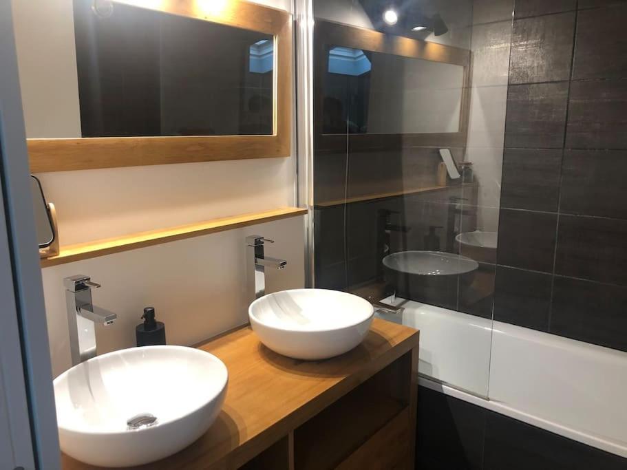 Maison Type Loft - Avec Parking En Plein Centre La Rochelle  Exteriör bild